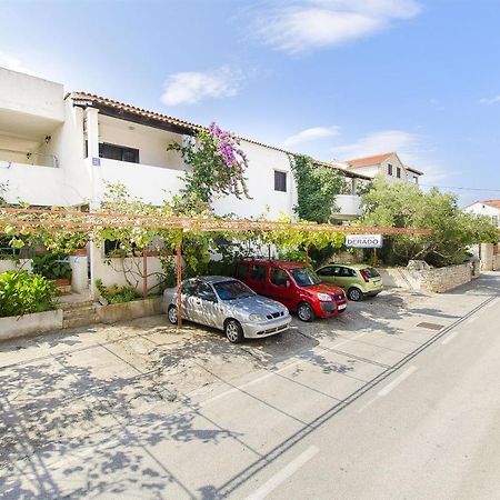 Apartments Derado Supetar Bagian luar foto