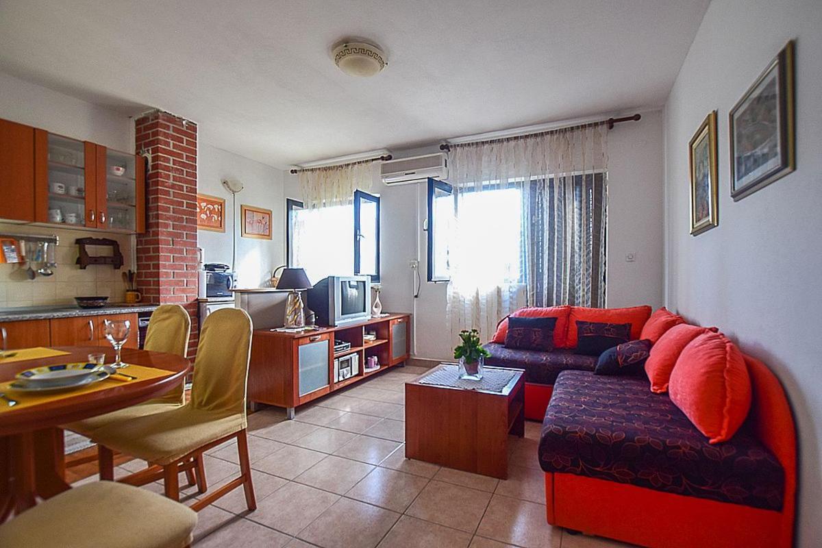 Apartments Derado Supetar Bagian luar foto