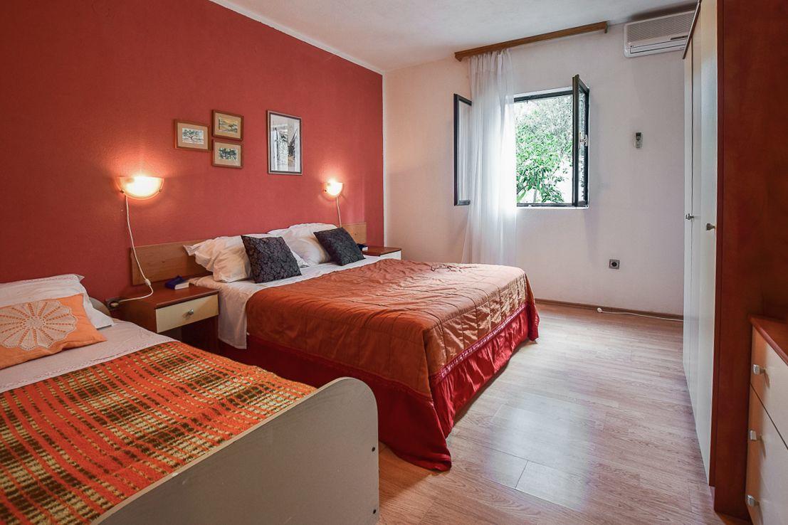 Apartments Derado Supetar Bagian luar foto